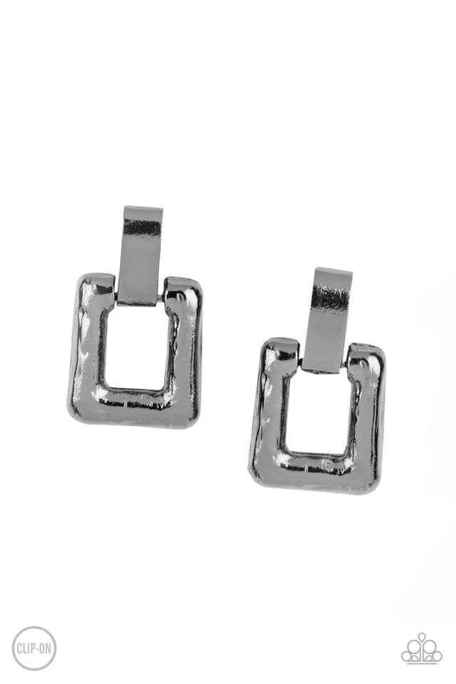 ���15 Minutes of FRAME - Black - Paparazzi Earring Image