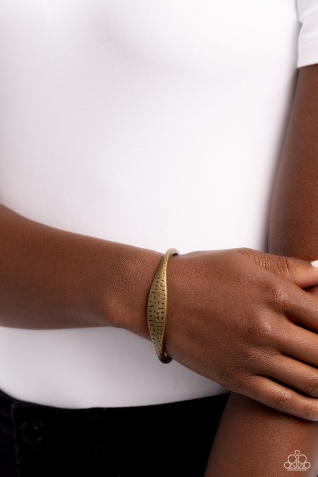 ​Ancient Accolade - Brass - Paparazzi Bracelet Image