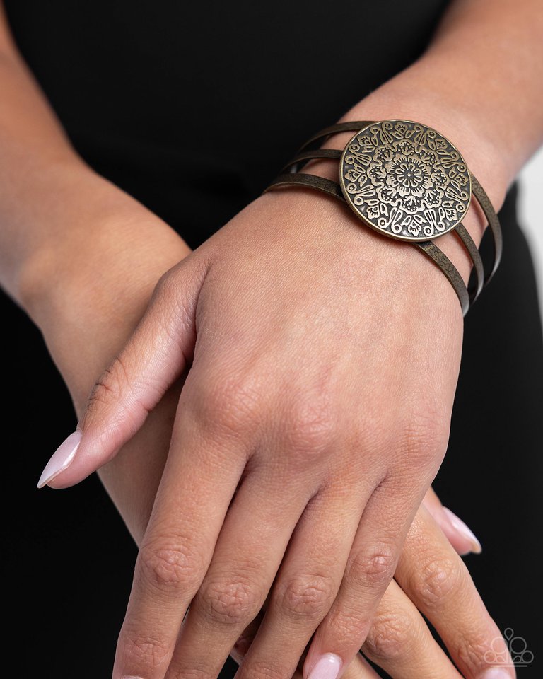 Head Over Hibiscus - Brass - Paparazzi Bracelet Image