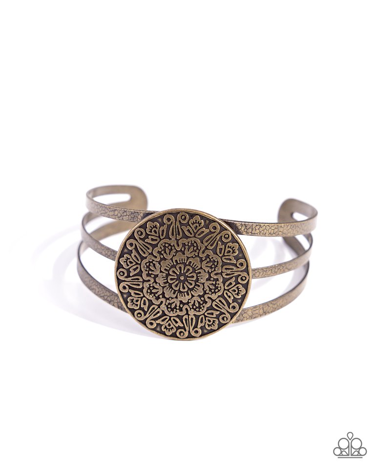 Head Over Hibiscus - Brass - Paparazzi Bracelet Image