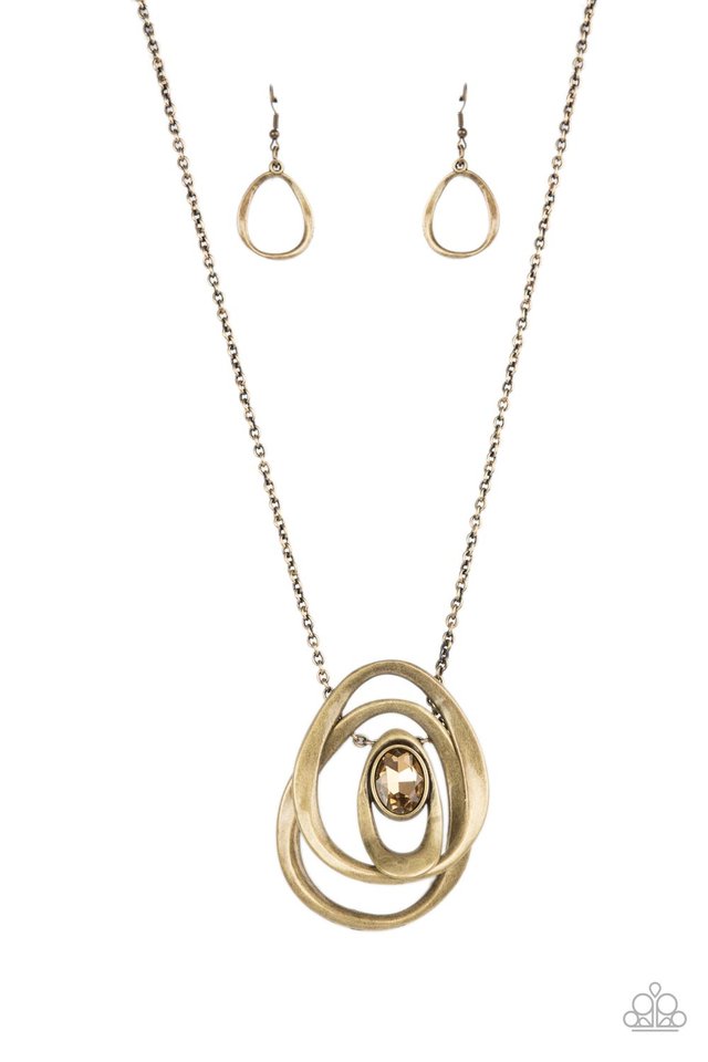 ���Luminous Labyrinth - Brass - Paparazzi Necklace Image