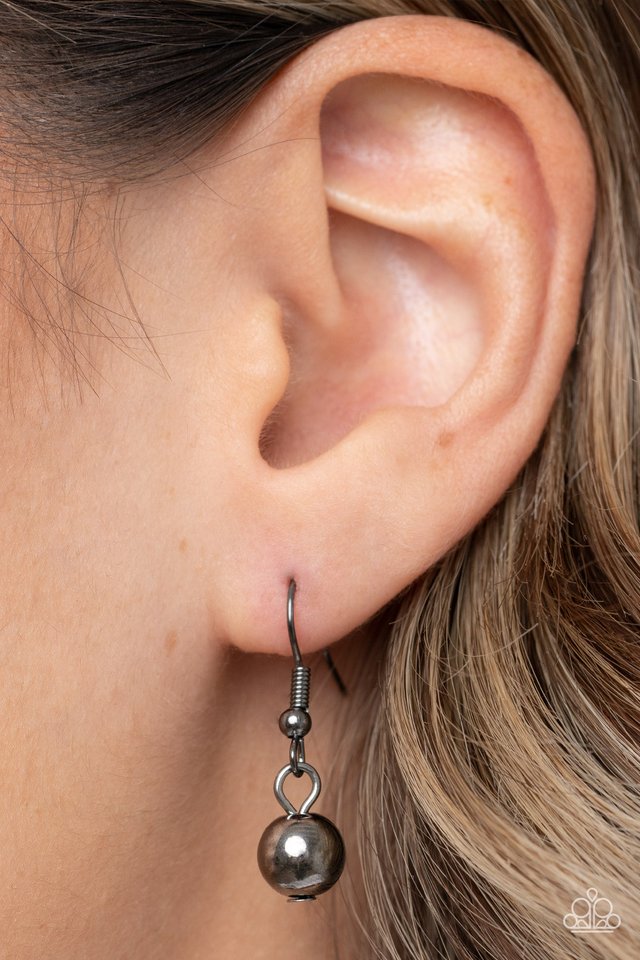 ���Encircled in Elegance - Black - Paparazzi Necklace Image