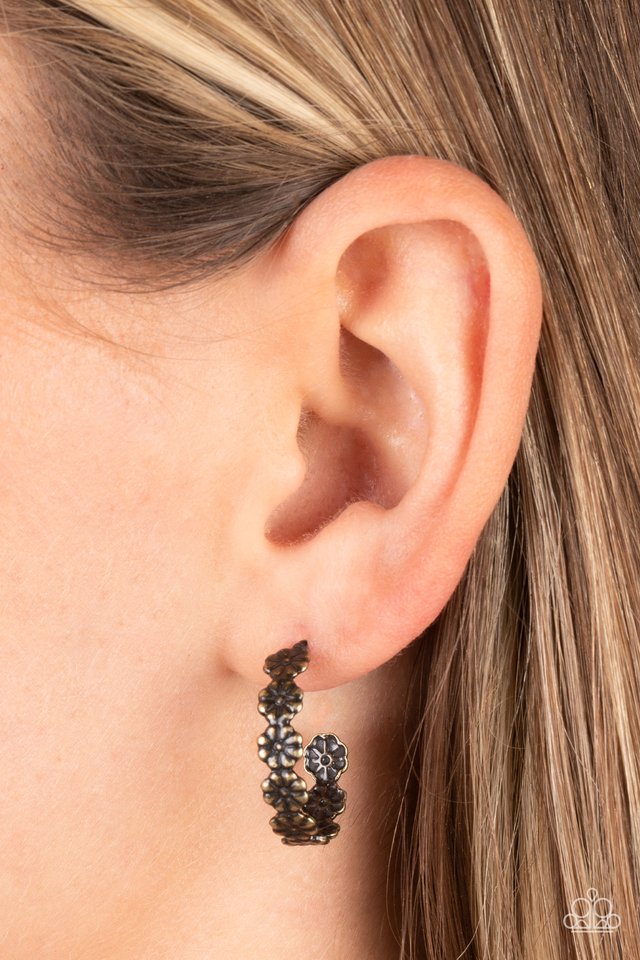 Floral Fad - Brass - Paparazzi Earring Image