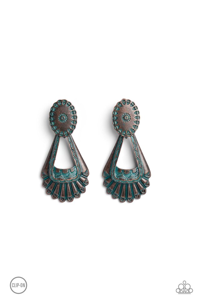 Casablanca Chandeliers - Brass - Paparazzi Earring Image