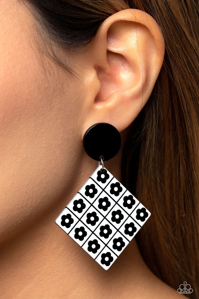Vintage Vaudeville - Black - Paparazzi Earring Image