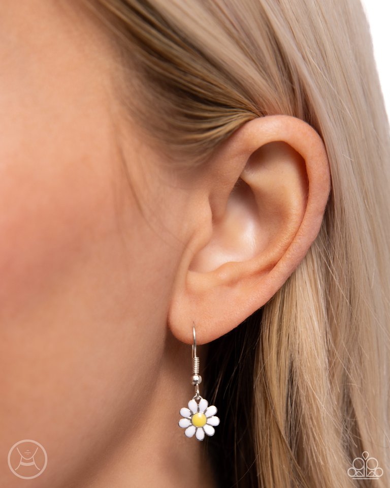 Floral Falsetto - White - Paparazzi Necklace Image