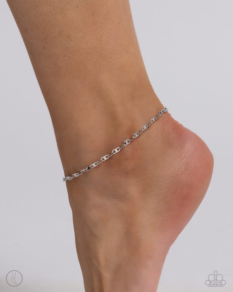 Linked Legacy - Silver - Paparazzi Bracelet Image