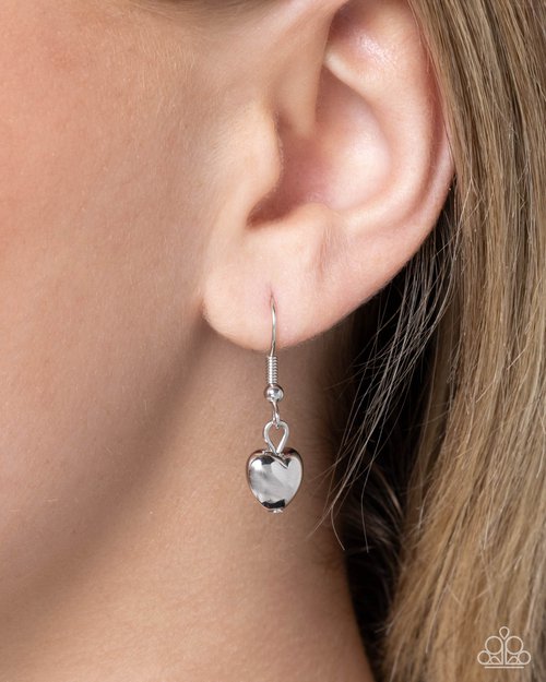 Halting Hearts - Paparazzi Necklace Image