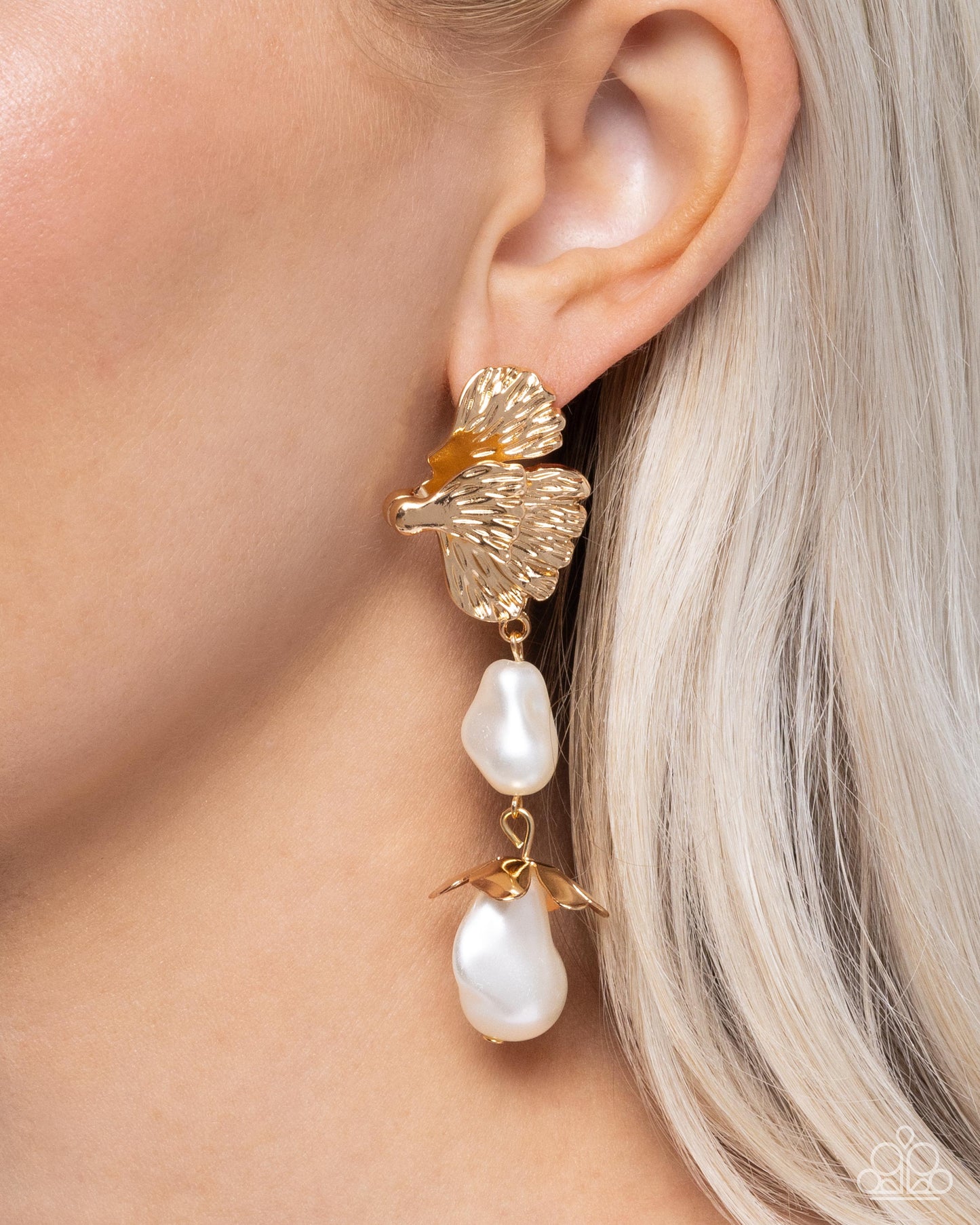 Profound Pearls - Gold - Paparazzi Earring Image