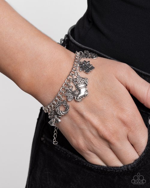 Christmas Classics - Paparazzi Bracelet Image