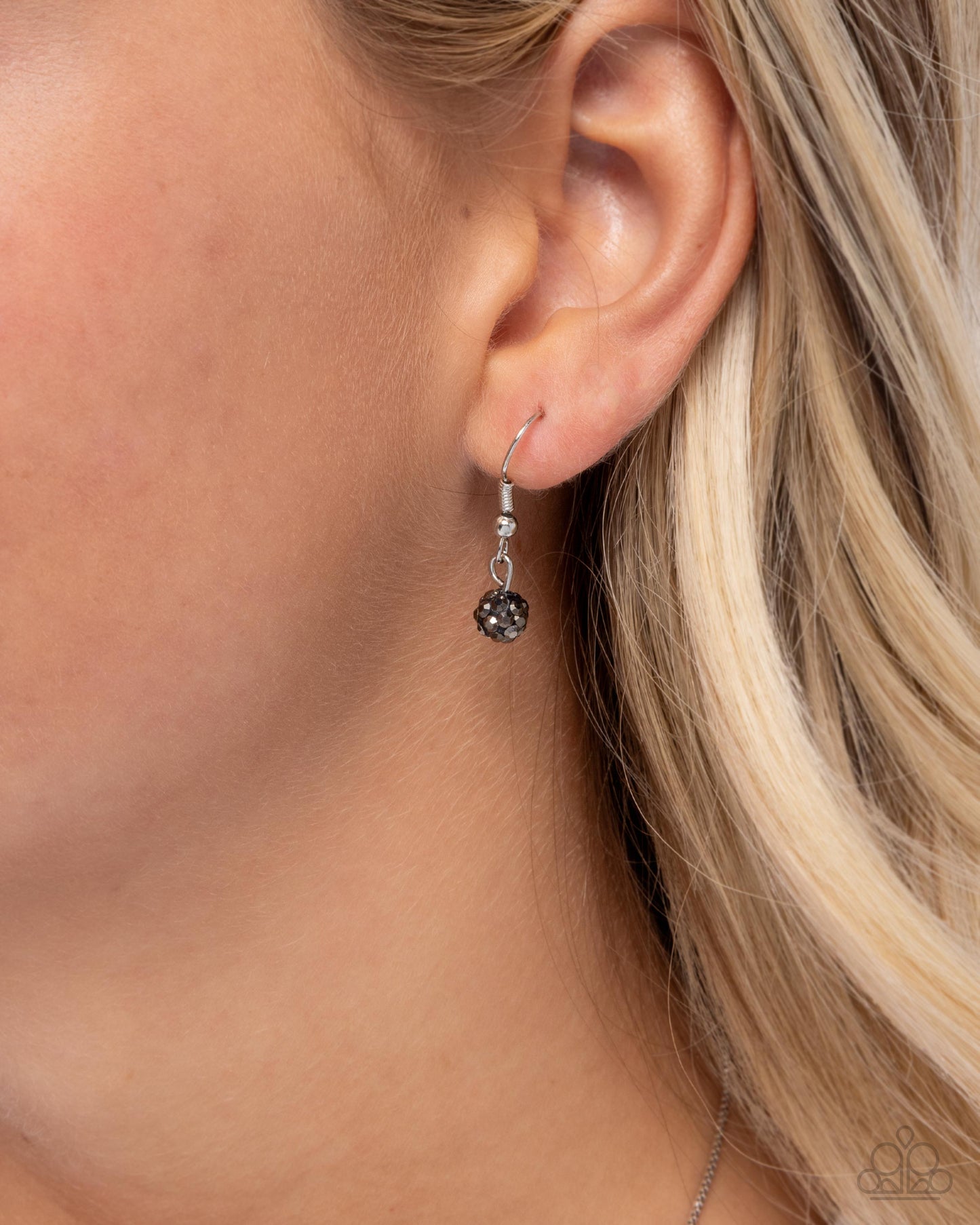 Waltzing Welcome - Paparazzi Necklace Image