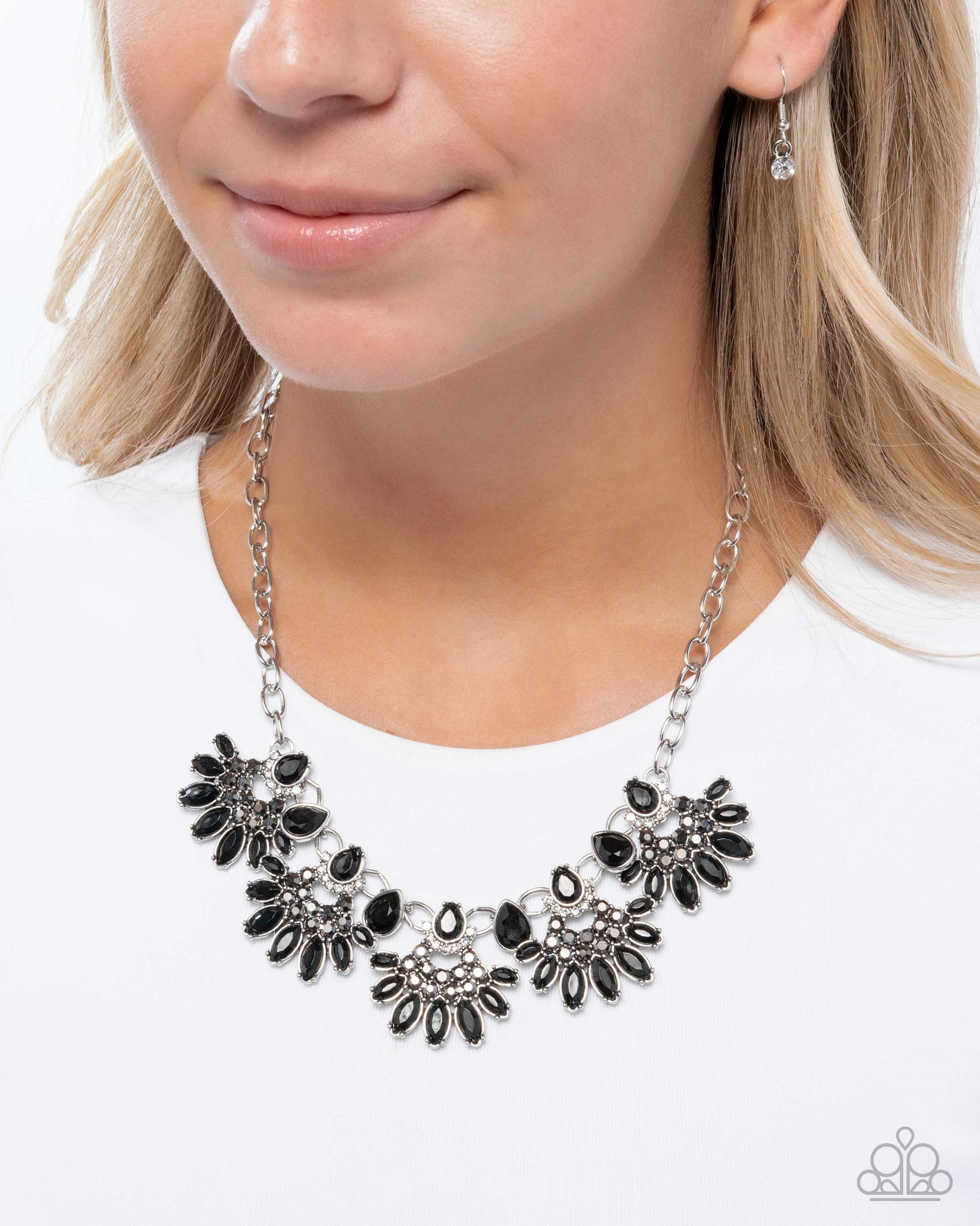 Flawless Fringe - Black - Paparazzi Necklace Image
