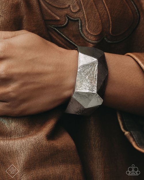 Elusive Enclosure - Silver - Paparazzi Bracelet Image