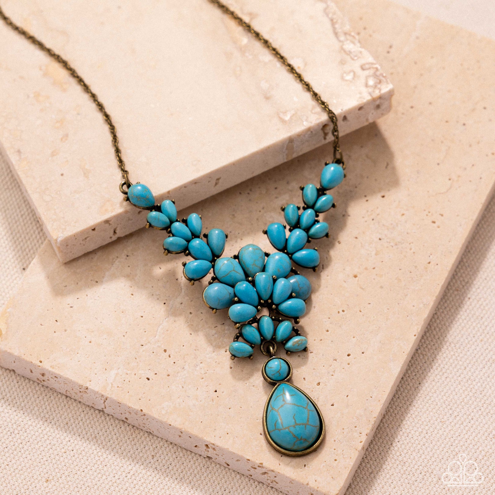 Haute Havoc - Brass - Paparazzi Necklace Image