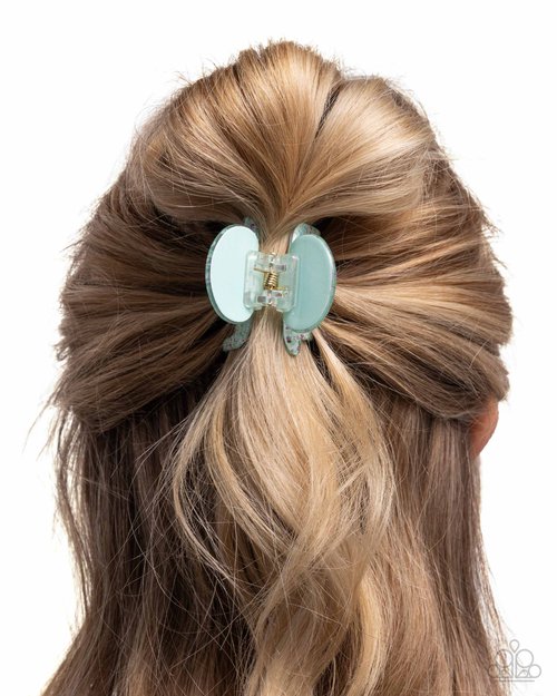 Delicate Demeanor - Paparazzi Hair Accessories Image