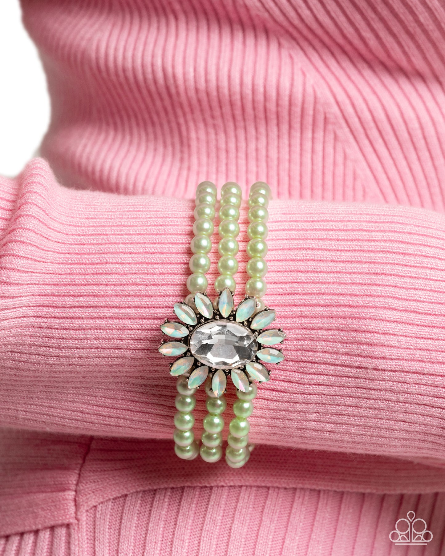 Conscious Chic - Complete Look - Green - Paparazzi Product Image