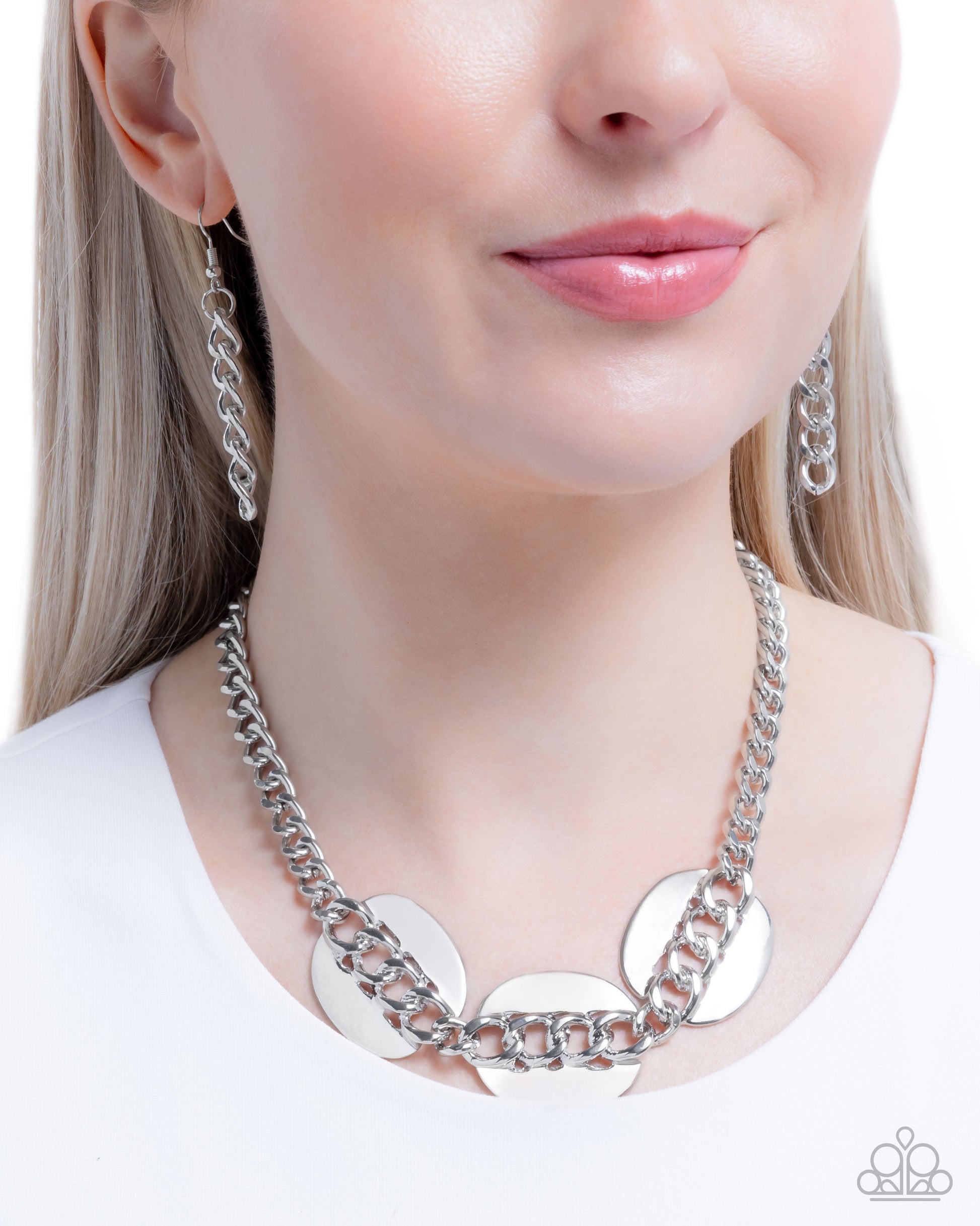 Solid Skillset - Silver - Paparazzi Necklace Image
