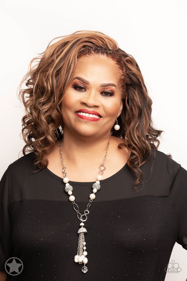 Designated Diva - White - Paparazzi Necklace Image