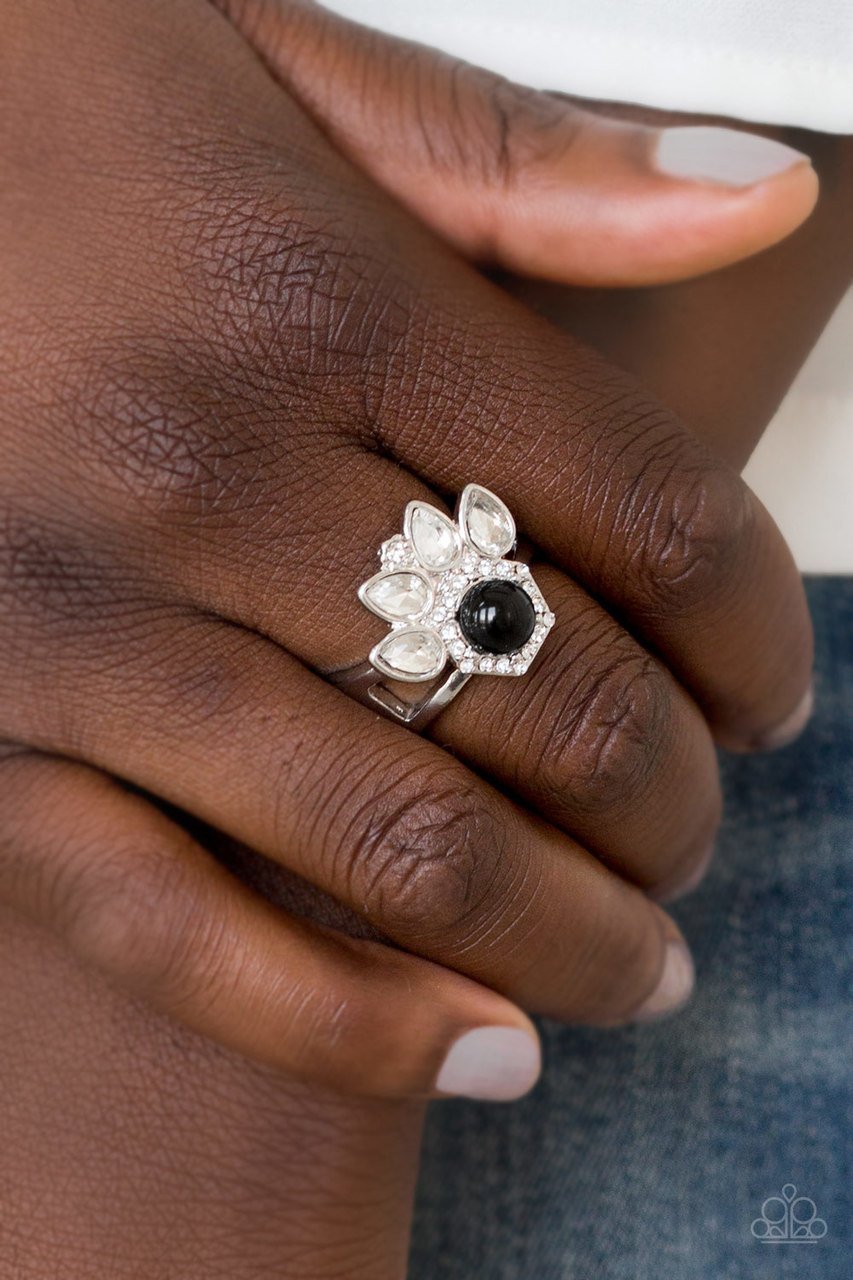 Paparazzi Ring ~ Crown Coronation - Black