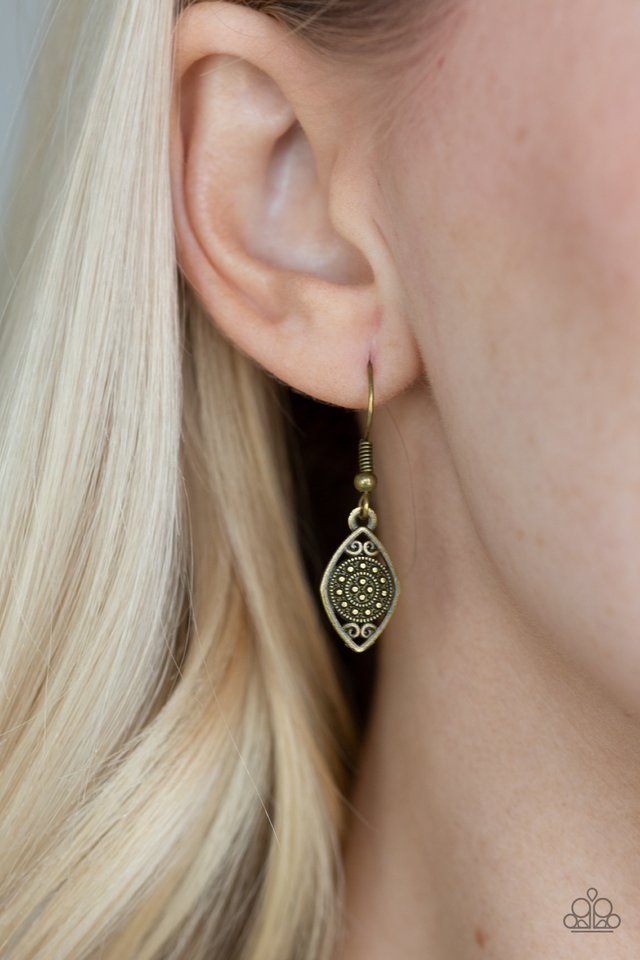 Make Yourself At HOMESTEAD - Brass - Paparazzi Necklace Image