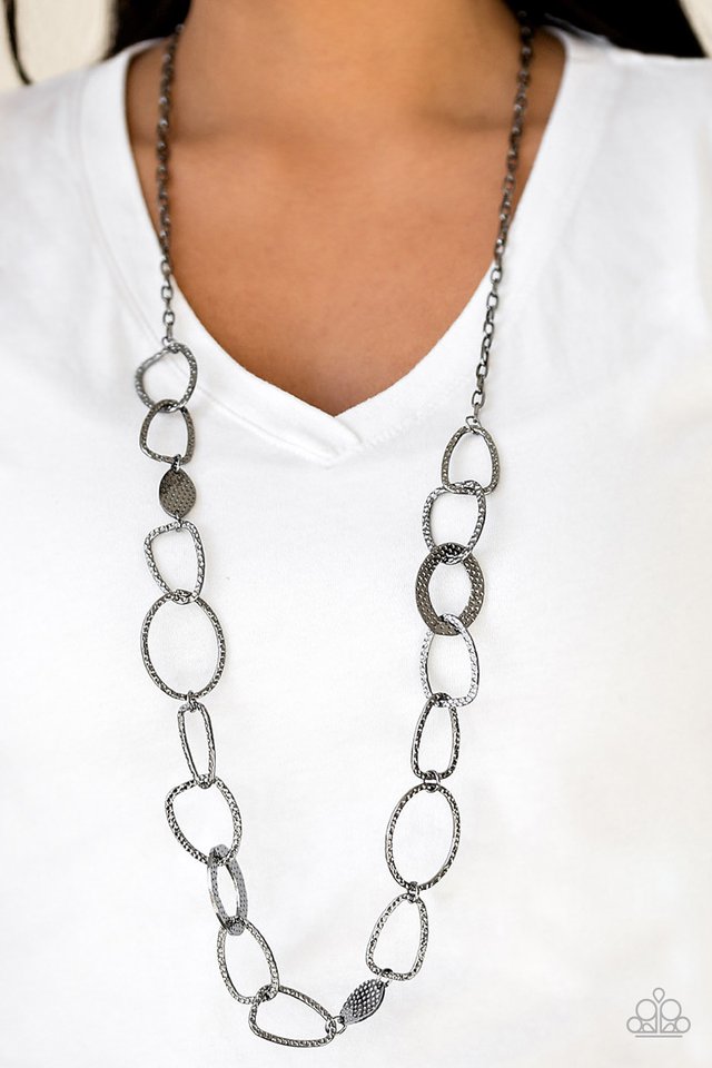 Metro Nouveau - Black - Paparazzi Necklace Image