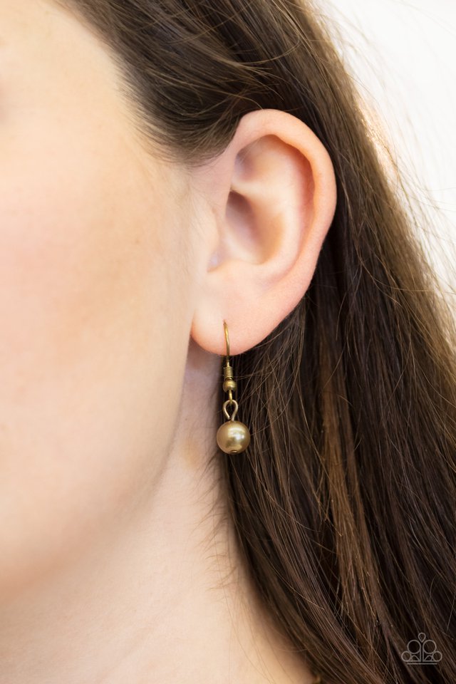 Make An Appearance - Brass - Paparazzi Necklace Image