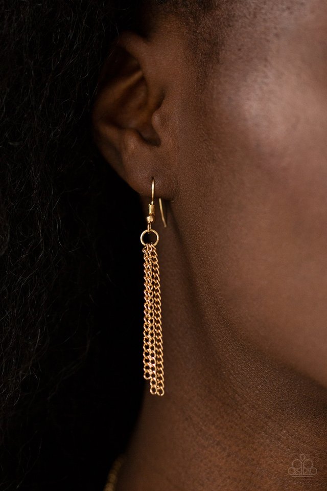 Way To Make An Entrance - Gold - Paparazzi Necklace Image