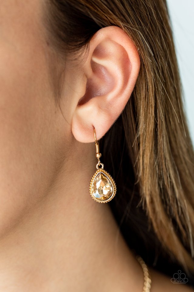 Socialite Social - Gold - Paparazzi Necklace Image