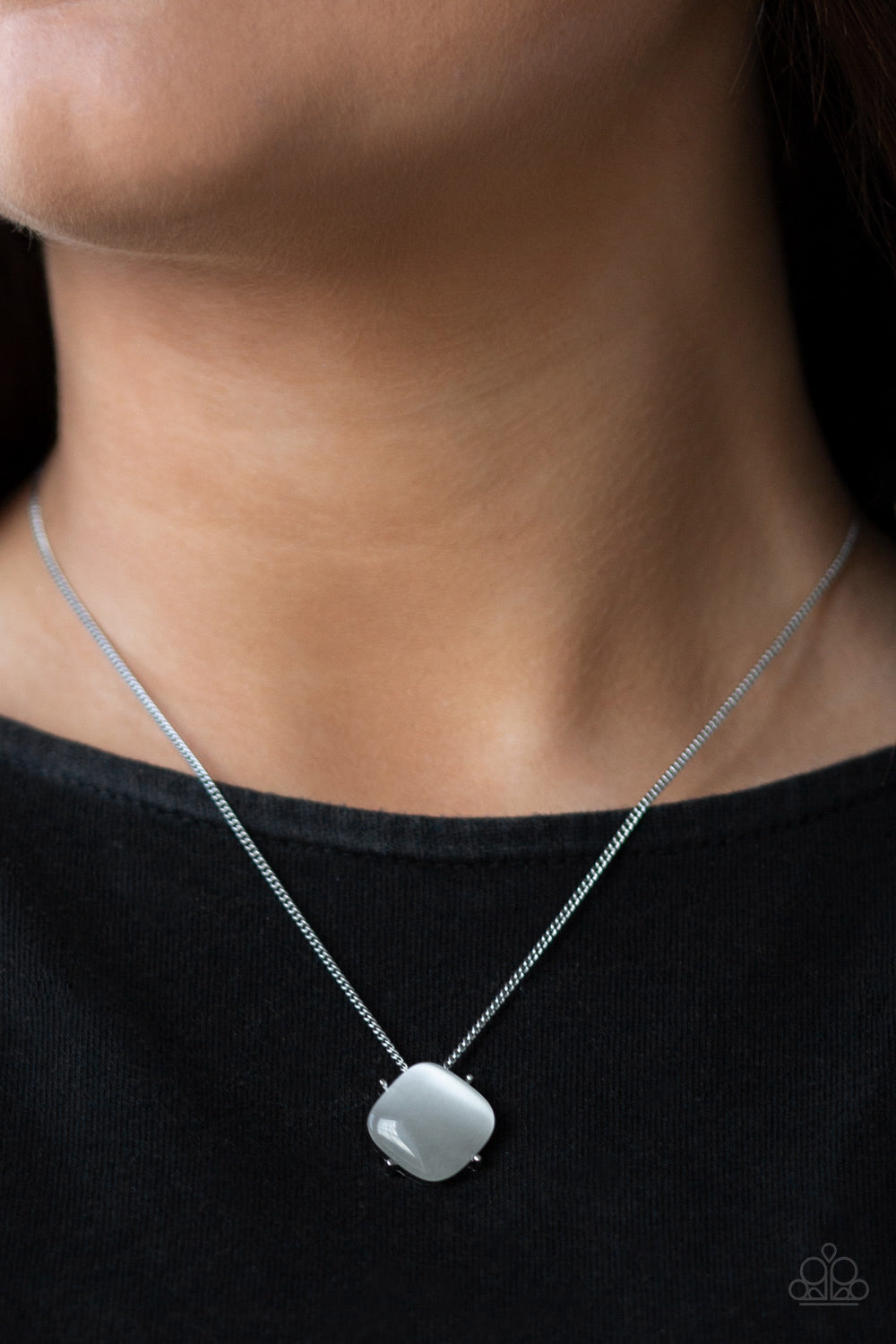 Paparazzi Necklace ~ You GLOW Girl - White