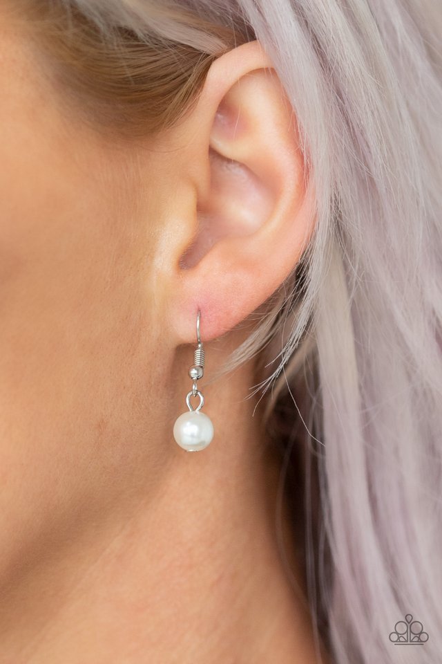 Out Of Bounds Shimmer - White - Paparazzi Necklace Image