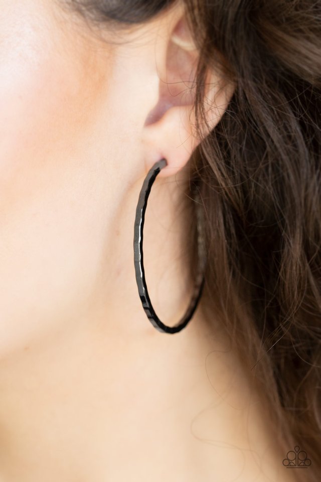 Totally Throwback - Black - Paparazzi Earring Image