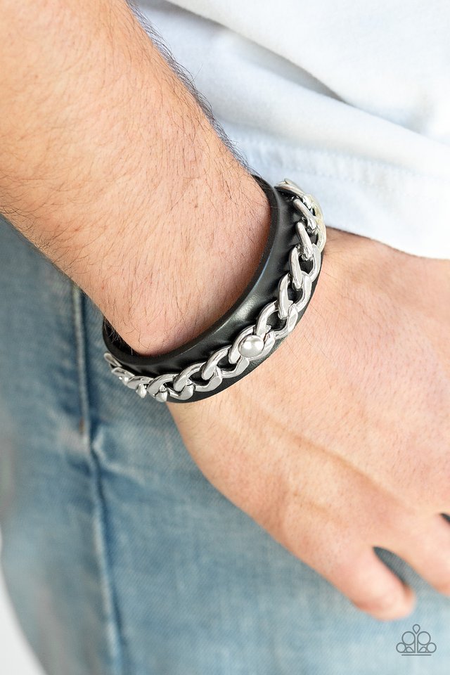 Be The CHAINge - Silver - Paparazzi Bracelet Image