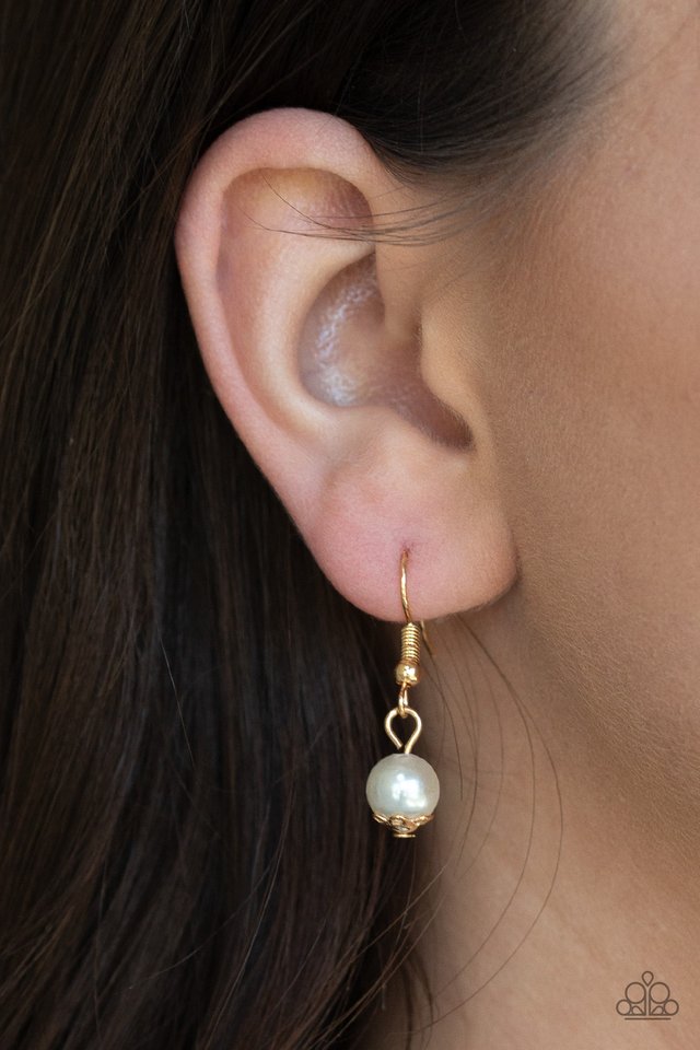 Tour de Demure - Gold - Paparazzi Necklace Image