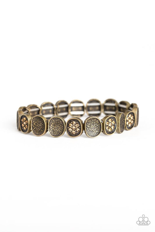 Dainty Queen - Brass - Paparazzi Bracelet Image