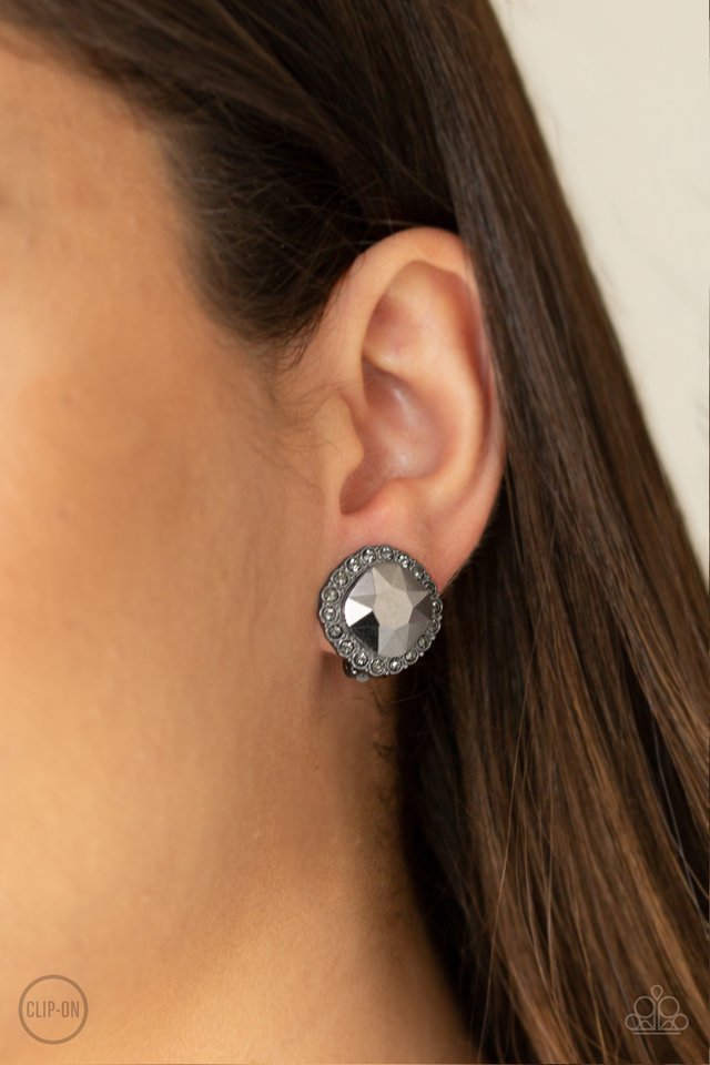 Diamond Duchess - Black - Paparazzi Earring Image