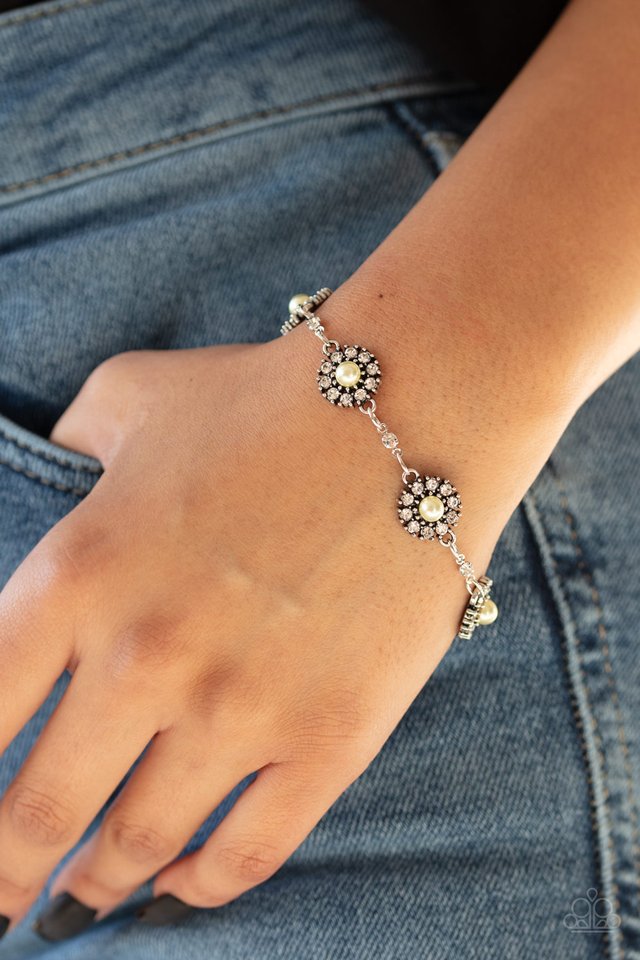 Garden Flower Grandeur - Yellow - Paparazzi Bracelet Image