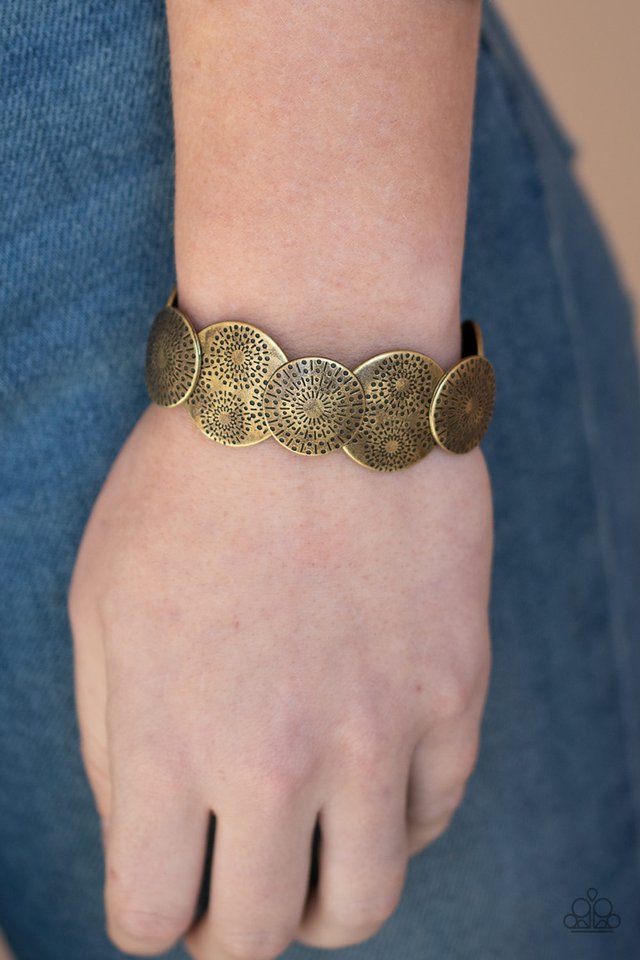 Pleasantly Posy - Brass - Paparazzi Bracelet Image