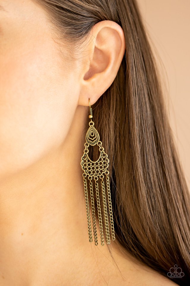 Insane Chain - Brass - Paparazzi Earring Image