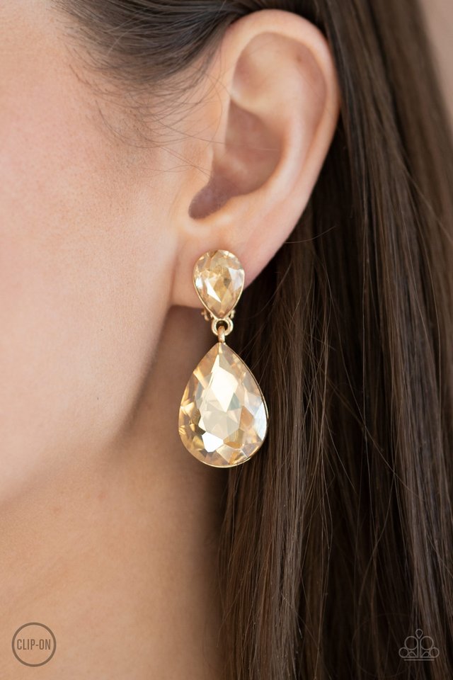 Aim For The MEGASTARS - Gold - Paparazzi Earring Image