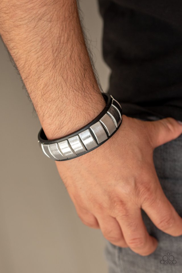 Moto Mode - Black - Paparazzi Bracelet Image
