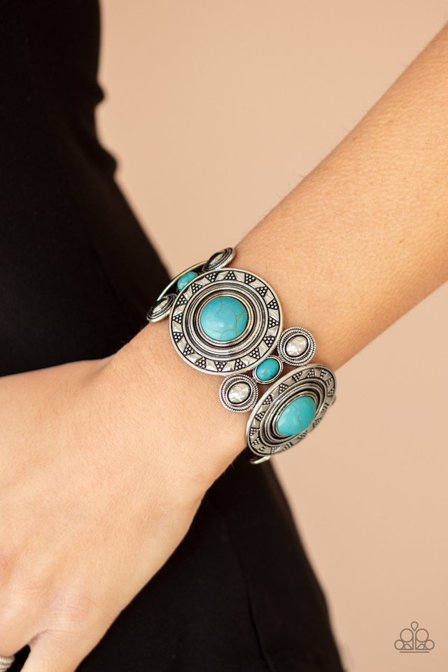 Sunny Salutations - Blue - Paparazzi Bracelet Image
