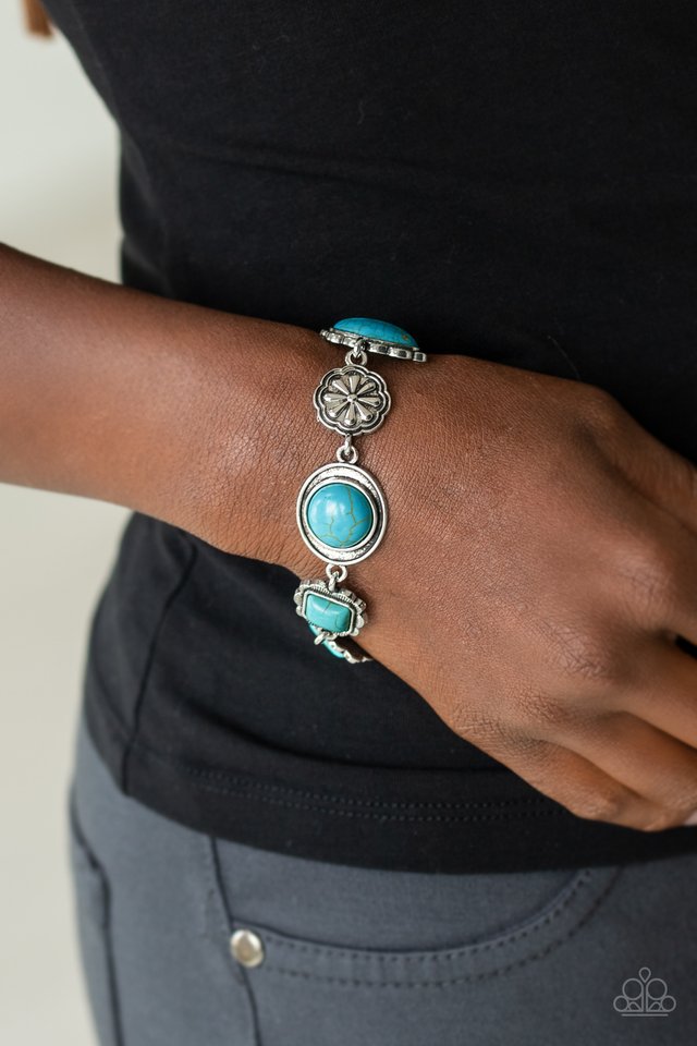 Gorgeously Groundskeeper - Blue - Paparazzi Bracelet Image