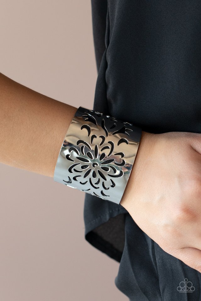 Get Your Bloom On - Black - Paparazzi Bracelet Image