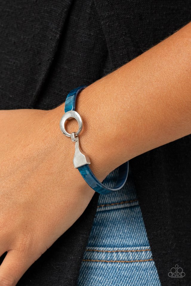 HAUTE Button Topic - Blue - Paparazzi Bracelet Image