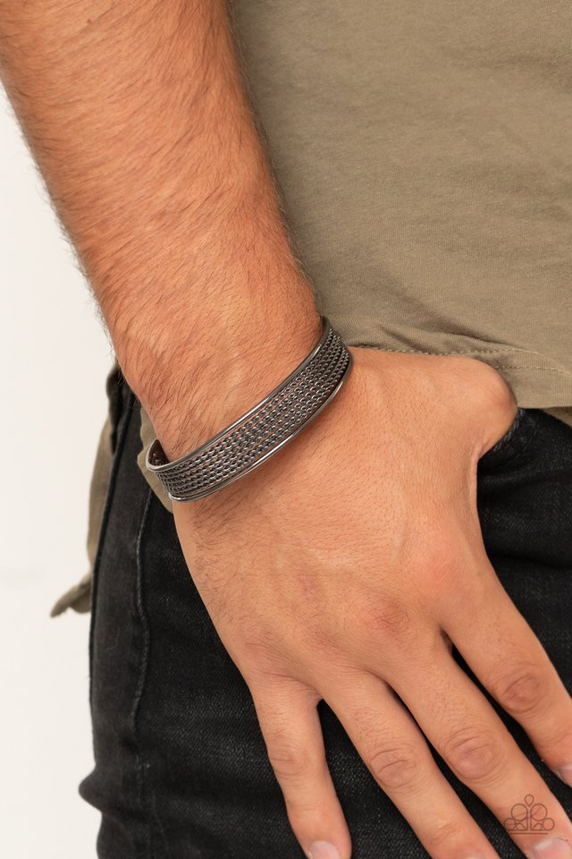 Risk-Taking Texture - Black - Paparazzi Bracelet Image