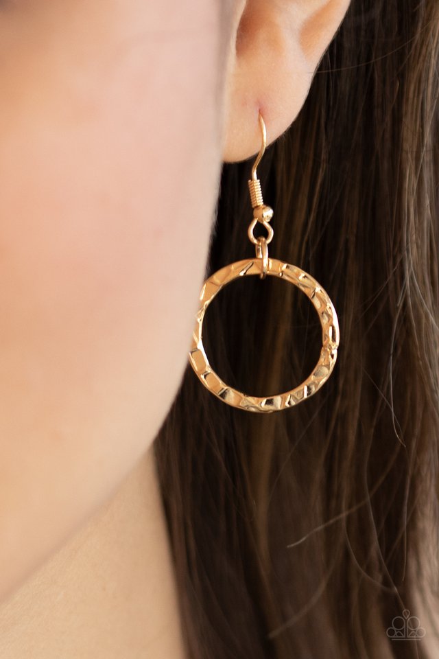 Metro Mechanics - Gold - Paparazzi Necklace Image