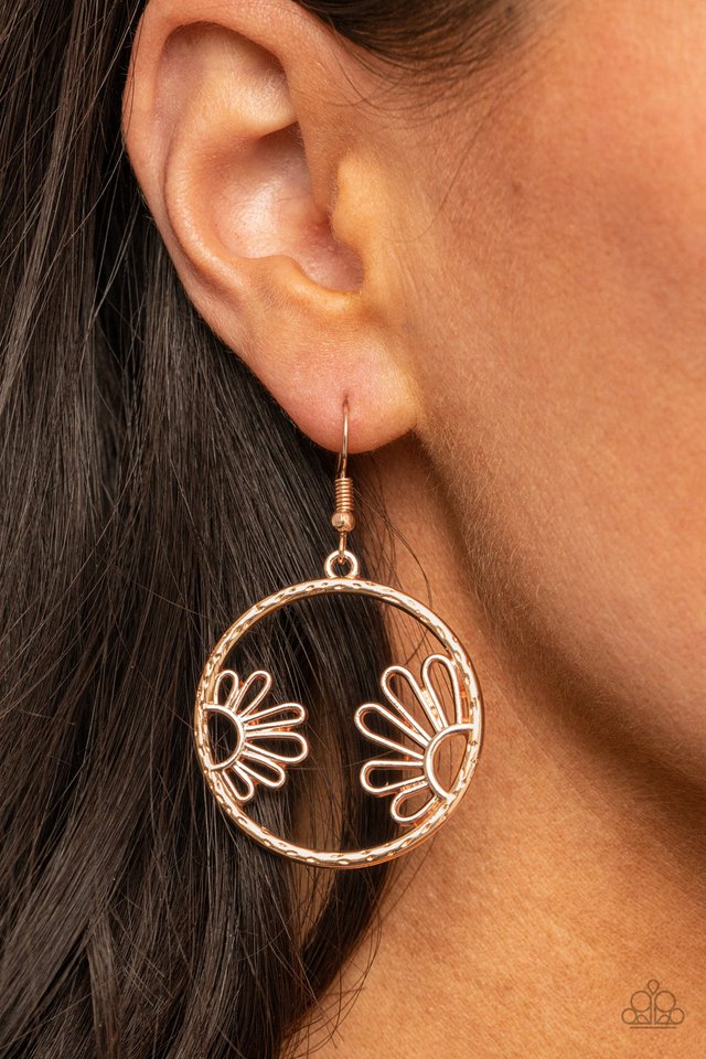 Demurely Daisy - Rose Gold - Paparazzi Earring Image