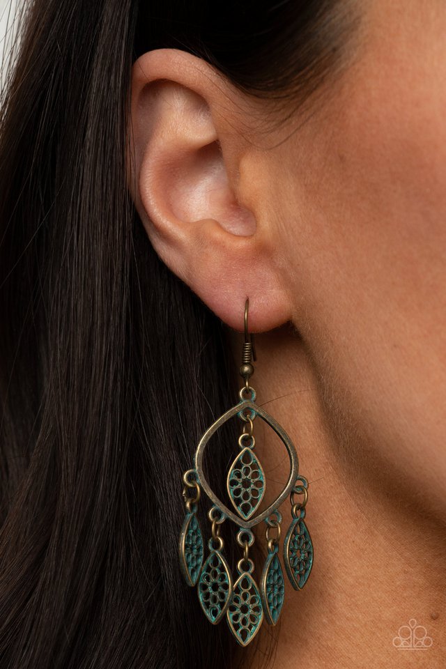 Artisan Garden - Brass - Paparazzi Earring Image