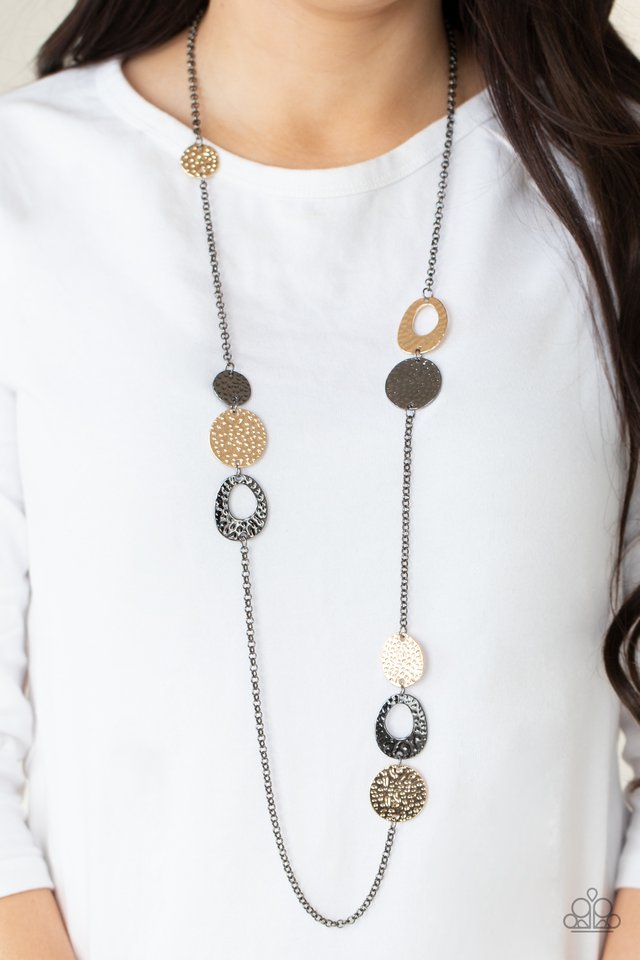 ​Gallery Guru - Black - Paparazzi Necklace Image