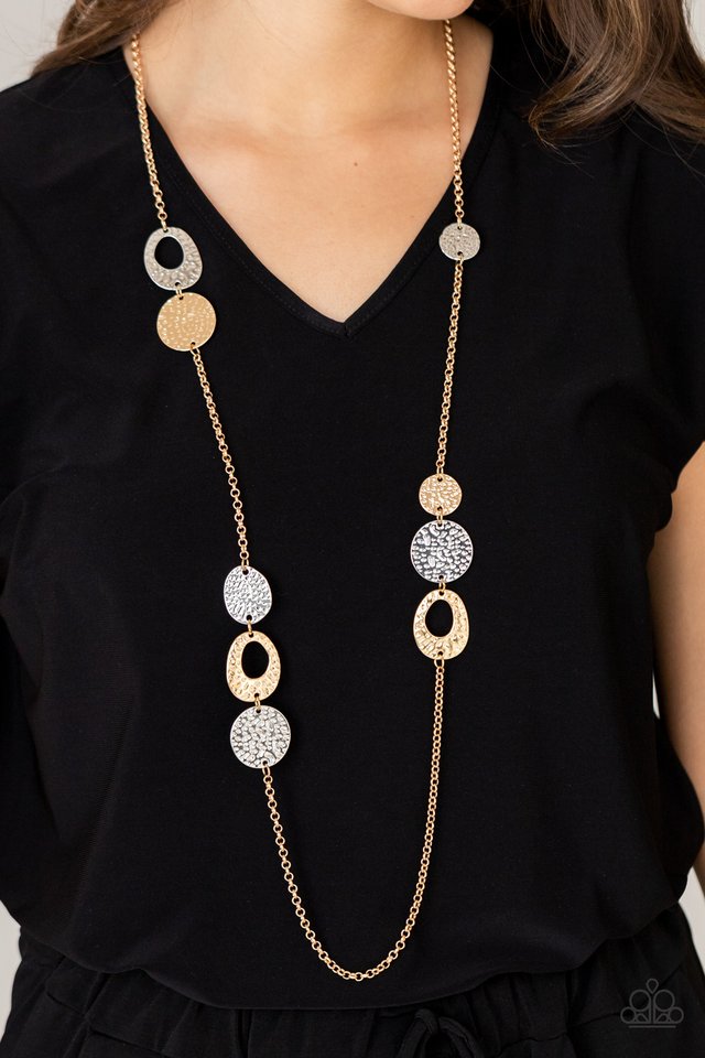 Gallery Guru - Gold - Paparazzi Necklace Image